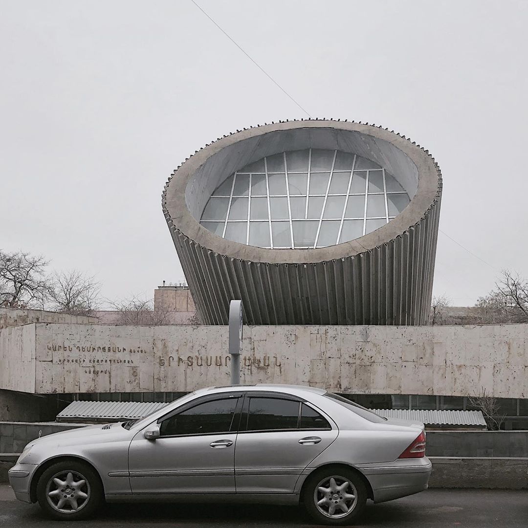 Yeritasardakan metro station