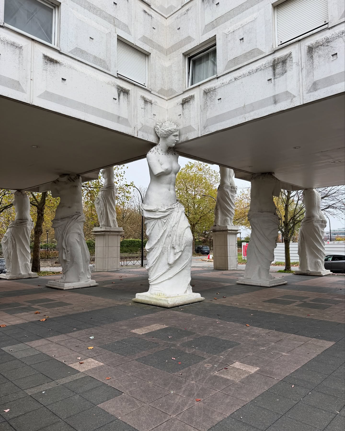 Les Caryatides